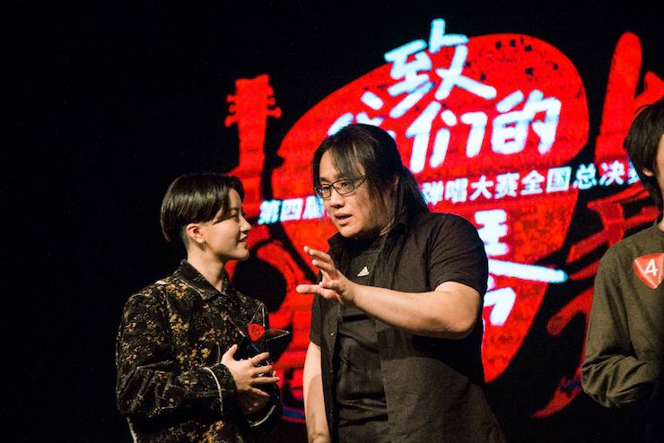 第四届“d88尊龙z6吉他女声弹唱大赛”总冠军出炉<br />温格夺冠，董冬冬担任评委