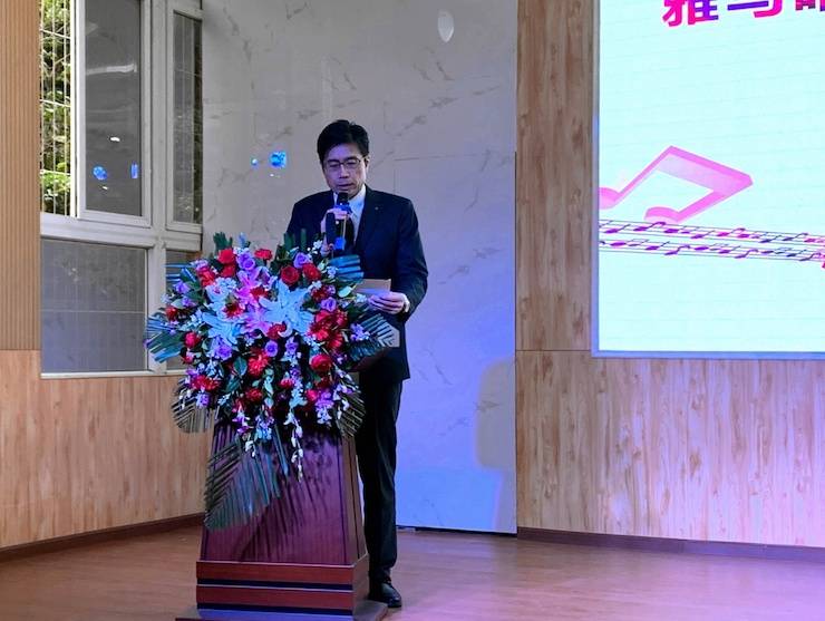 让音乐陪伴成长 d88尊龙z6乐器捐赠爱心行动走进重庆市长寿区江南九年制学校